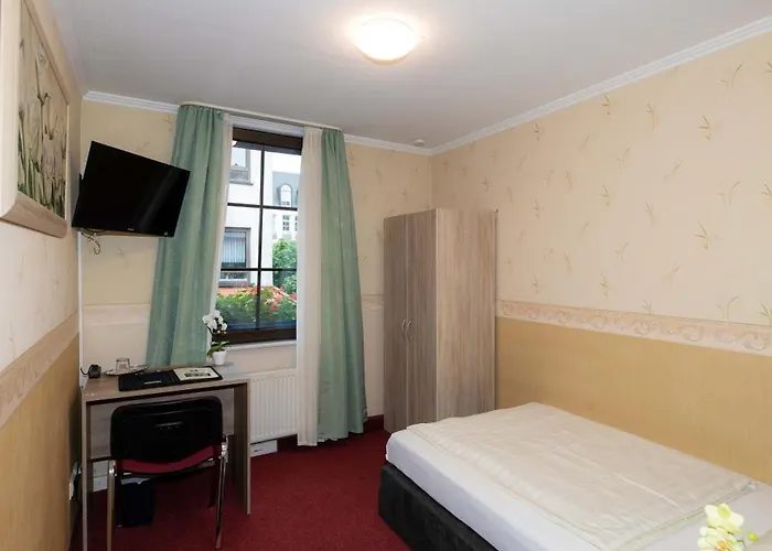 Am Rathaus 호텔 멘덴